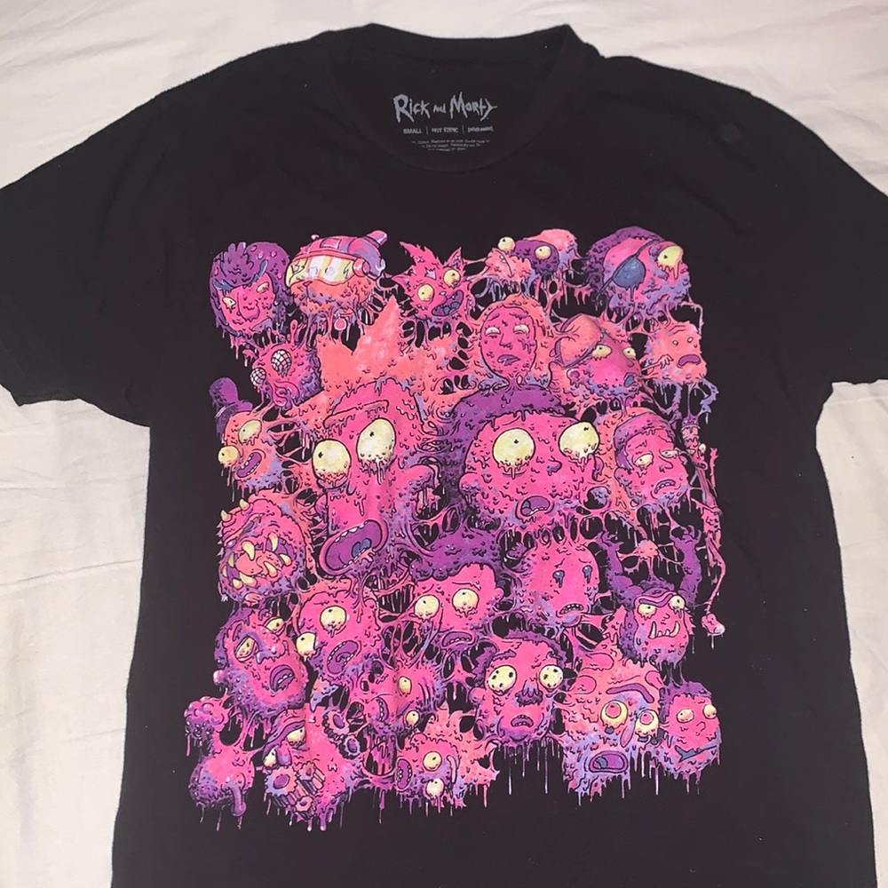 Rick and Morty Hot Topic Tee 💗🖤